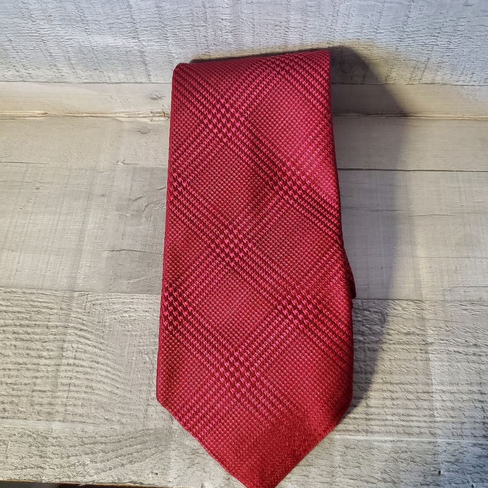 Daniel Cremieux Signature Collection Limited Edition Cranberry Red Silk Necktie